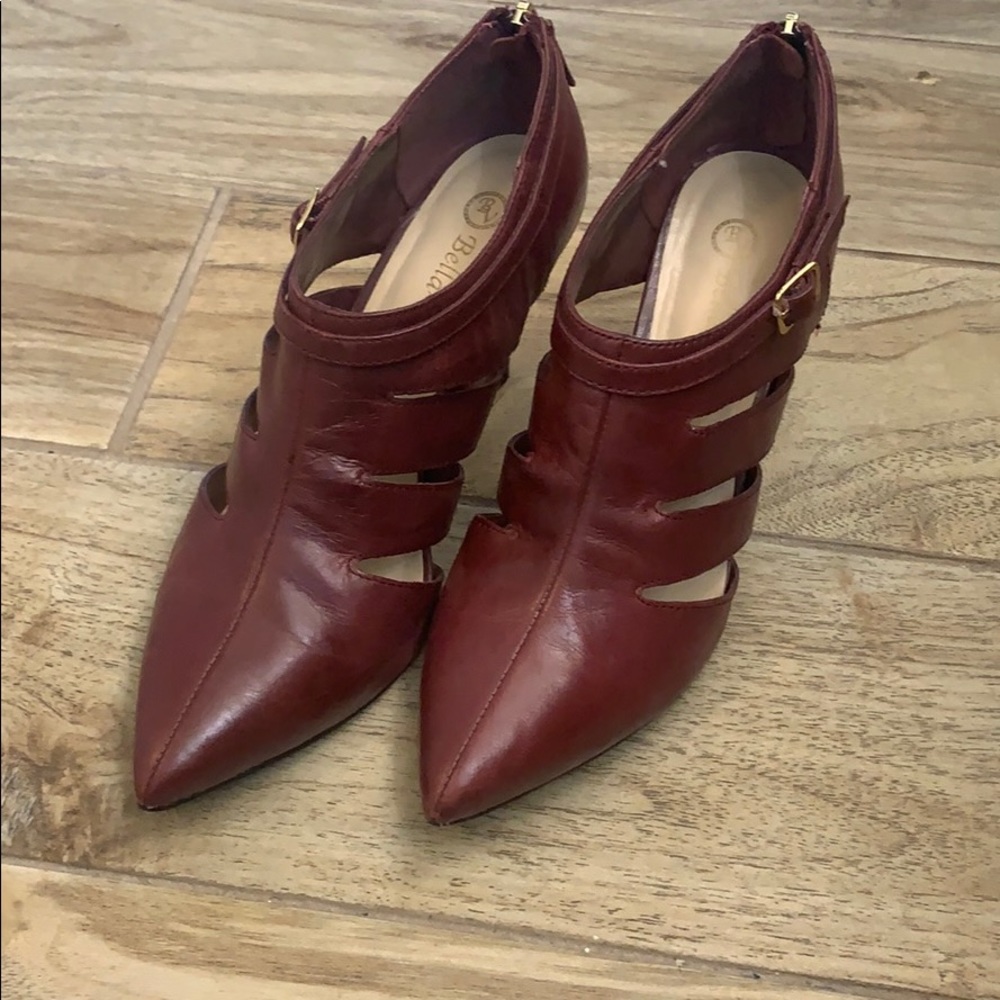 Beautiful burgundy Bella Vita Dylan pump.
